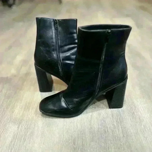 Forever 21 Black Booties - Picture 2 of 4